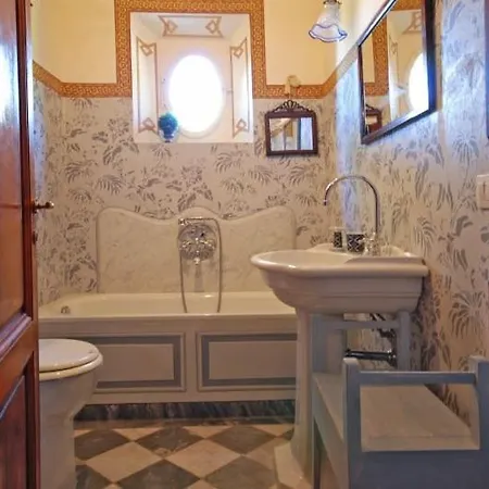 Strada In Chianti Sleeps 15 *